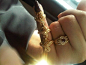 我的女王殿下。。。#金色戒指# #金色指甲套# #珠宝首饰# #手工饰品# 予心木子@北坤人素材