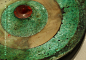 李家山的嵌绿松石铜扣饰（材料还有玉和红玛瑙），直径大约二十厘米，佩戴于腰带的腹前部位。和这件一起在@成都博物馆 “丝路之魂”展出的还有配套的金腰带一条，不如这个工艺惊艳，未拍。 ​​​​