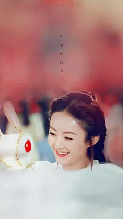 #赵丽颖楚乔传# |  #楚乔传# 
【@赵丽颖   手机壁纸】
我会在泥泞中仰望，我会在血污中坚强，我会去追逐属于我的荣光。若情感是枷锁，束缚我追逐自由的脚步，那我宁愿将这一生无用的情爱都抛了，再去追逐梦里的那一方桃园。我会创立我的王国，我会守护我的信仰，用心，用爱，用我的生命。
文/ ​​​​...展开全文c