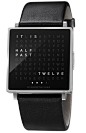 天才设计师们总是能设计出让人叹为观止，却又合情合理的产品。

显示时间的最自然的方式莫过于通过文字，而几乎所有手表和时钟都通过数字来表达。Biegert & Funk的设计师们对此发出挑战，他们设计了一款用文字显示时间的手表。

这款QLOCKTWO W手表上面有一个用110个字母组成的网格，当你按下不锈钢按钮的时候，手表上的某些字母会被点亮，这些字母连在一起正好告诉你当前的时间。甚至还可以显示日期和秒。

这款表支持法语、德语和英语，将在2012年秋天面市，你可以在这里关注上市时间。