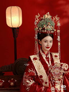 123呃呃呃采集到婚纱照 汉服