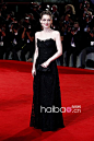2012第69届威尼斯电影节第二日：薇诺娜·赖德(Winona Ryder)身穿两款黑色礼服亮相，曾经的大美人是否依然令你着迷？