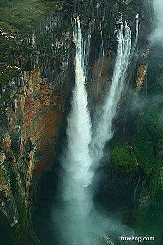  世界最高瀑布：委内瑞拉安赫尔瀑布
委内...