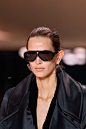 其中包含图片：Saint Laurent 2022 年秋季成衣系列