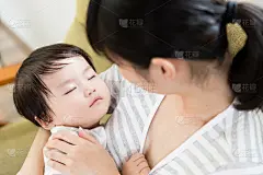 亚洲母亲和婴儿的生活方式形象的肖像