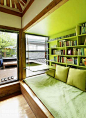 浅绿色的书房带给人清新的感觉