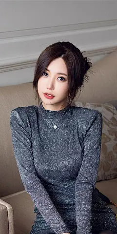 最美壁纸大赏：俏皮美女绮里嘉的魅力时刻！-今日头条