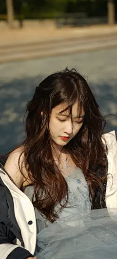 美女蛇姐全面屏手机壁纸