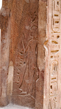 埃及卢克索的卡纳克神庙。卡纳克神庙建筑群，通常被称为卡纳克，由大量腐朽的寺庙、小教堂、塔架和其他埃及
