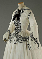 服装｜维多利亚时代中期1860，袖型和这种圆圆的肩真的挺好看的。相册：O网页链接