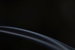 优雅的烟雾壁纸背景，深色设计