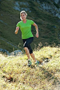 【每周慢跑1小时平均寿命可增加6年】丹麦一项心血管长期研究结果显示，慢跑能够延年益寿，每周慢跑一小时以上者比不跑步的人平均寿命长大约6年。慢跑使致命风险降低44%。从寿命角度而言，益处体现在男性慢跑者比不跑者平均寿命长6.2年，女性慢跑者比不跑者平均寿命长5.6年。