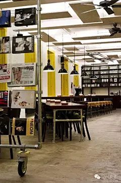 原创|全世界歌迷都崇拜向往的摇滚房，只用报纸做壁纸，赞！