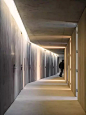 空间是建筑实质，而“光”是空间的灵魂。 : Light  Washing光洗墙很多设计师在室内设计中，都会引入“灯带”概念来点亮空间，在丰富空间语境的同