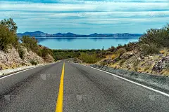 下加利福尼亚州风光无穷，笔直的全景公路