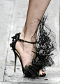 Valentino . 喜欢花俏点的鞋子 