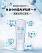 眼霜和眼部精华怎么用
精华多以液态或半流质形式呈现，其分子结构比霜状护肤品更为细小，因此，眼霜和精华液的使用顺序自然应该是液态在前，霜状在后。先涂抹眼部精华，其营养物质就可以有效渗透至真皮层，http://m.5588.tv/nanshengfei/comnews/58632.html深层起到肌肤养护的效果；眼霜由于分子较大，只能到达肌肤的表皮层，除了滋养，它更发挥着锁水的作用，二者前后搭配使用的顺序才是最正确的眼周部位护理步骤。