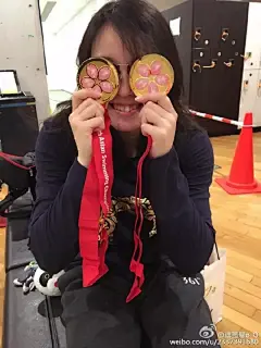 傅园慧拿下2块金牌 爸爸：为了拿冠军如此虐自己_人物_第一热点-Diyiredian.com