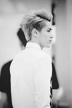 EXO吴亦凡Kris帅气写真手机壁纸 640x960