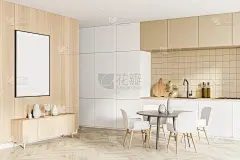 现代厨房内部和餐厅区与桌子和椅子的工作室公寓。家具由餐具柜和一个白色空框海报在木墙。模拟。