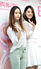 f(x)宋茜郑秀晶街拍 美少女演绎夏日简约时尚