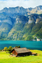 美丽的湖瓦伦~圣加仑，瑞士
Beautiful Lake Walensee ~ St.Gallen, Switzerland