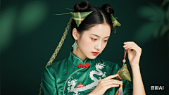 喜欢小卷子的瑟瑟仔采集到蓝色绿色背景AI人物