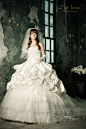 一个女人一生一定要穿一次白白的婚纱，照一张美美的的婚纱照。