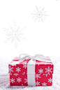 礼物,盒子,传统文化,包装纸,圣诞礼物_gic7333925_Wrapped Christmas Presents On Snow_创意图片_Getty Images China