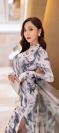 美女旗袍写真, 水墨画旗袍配白色高跟鞋优雅显身材, 性感又迷人