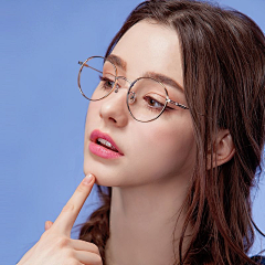 文糙舞劣采集到美女素材