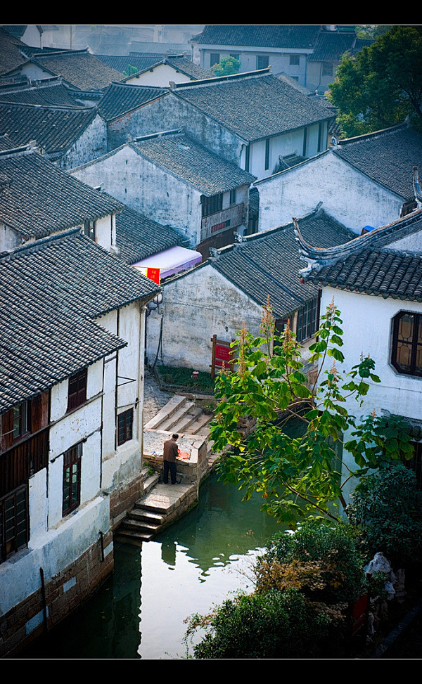 天空隴上一層煙雨 矇朧中一韶思念的雲掠過...