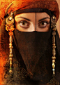 这种遮面黑寡妇一样的阿拉伯女袍好像是现代才扩散的，古代主要伊斯兰文明都没见过，什么时候放放奥斯曼和伊朗波斯近几百年的东西，很有意思，反正我看了深有感触，伊斯兰世界也曾经深深地萌系过