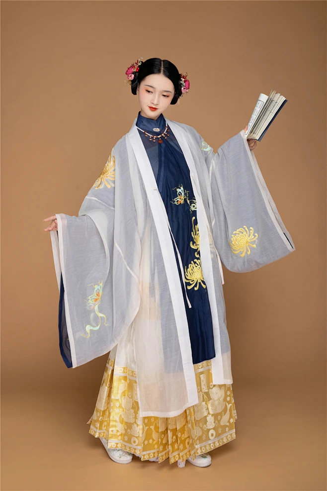 秋意晚菊 绣花对襟大袖衫汉服 原创设计春秋新款女装 【楠歌馆】-淘宝网-花瓣网
