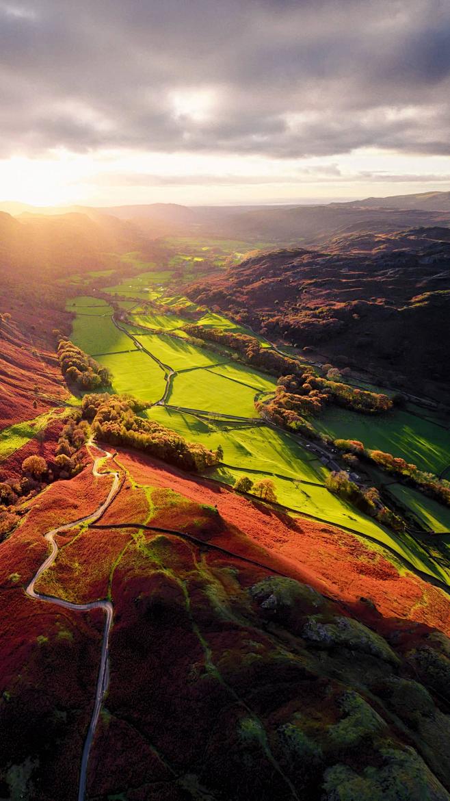 用湖光山色来形容英格兰湖区的景色是在合适不过的了这里是英国最美丽