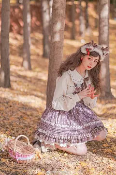 #To Alice上新# 熊之工作室超话
哇！热乎的林间小鹿背带裙的神仙美图~太有feel啦~狗短的裙裙，蓬蓬的超可爱~搭配外套马甲都超可的！我先爱了~宝宝们冲鸭！过了这个村就没有这个店啦~在拍定中哦！ ​​​​