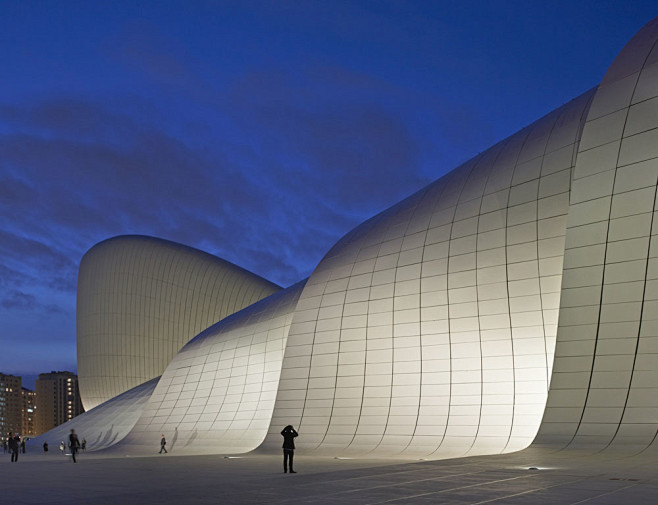 Heydar-Aliyev-Centre-by-Zaha-Hadid-9