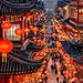 小年实景感手绘新年街道场景灯笼背景