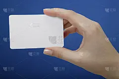 女手握牌上的蓝屏色键
