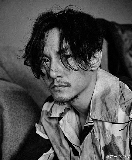 【张震#为你读诗#】演员张震,是个特别的.