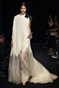 Stephane Rolland, idea para combinar plumas blancas con tul blanco