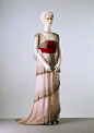 1910 刺绣网纱晚礼服 ​​​
