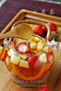泡一杯果香四溢的女人茶－－水果茶
主料
各种水果适量 柠檬一个
红茶包一个	蜂蜜适量