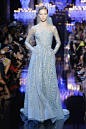 #婚纱#ELIE SAAB 2014秋冬高订婚纱礼服，流光异彩的梦境。婚纱雍容华贵，轻灵的珍珠白刺绣薄纱，自腰间一泻而下，仿如盛放的繁花。Elie Saab捕捉巴黎明亮璀璨的美态，以如梦似幻的虹彩光泽，筑起华丽的宫殿。