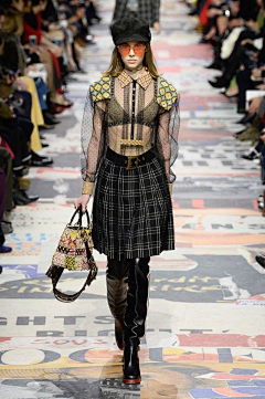 梳芒mollyOvO采集到女衣服 照片