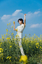 #万茜承包了油菜花田# 万茜油菜花田写真，拥抱油菜花和蓝天~ ​​​​