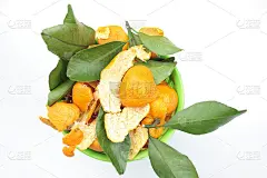 塑料筐里的橘子皮