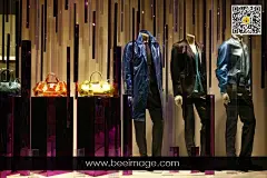 #Burberry巴宝莉包包櫥窗#  #橱窗设计# #包包橱窗# #蜂讯网#
