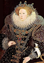伊丽莎白一世（1533-1603）英国女王。她为了巩固王位，纵横捭阖于当时的强国西班牙与法国之间，放弃了婚姻，最后以老处女的身份绝后而终，换来的是大英帝国的崛起。