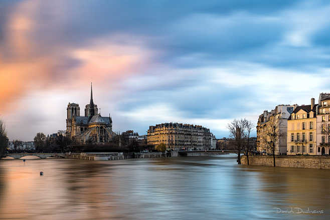 巴黎塞纳河 
River Seine f...